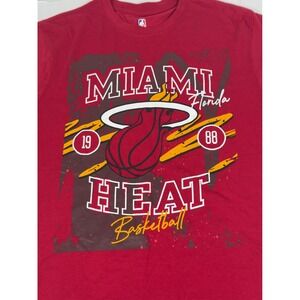 NBA Miami Heat Basketball T-Shirt Mens Large Red Graphic Tee Fan Gear Streetwear